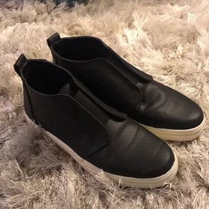 Universal Thread shoes - size 8 1/2